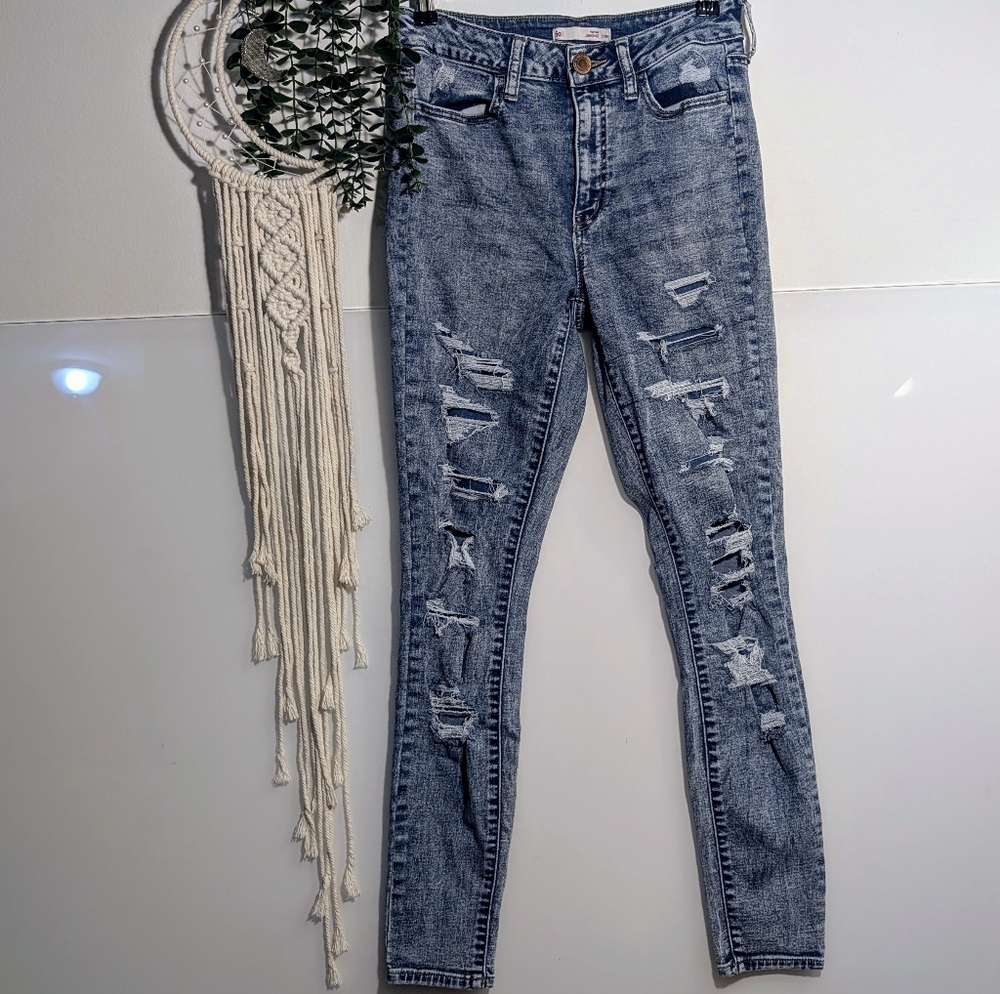 SO High Rise Distressed Jeggings - Size 7 / 28W